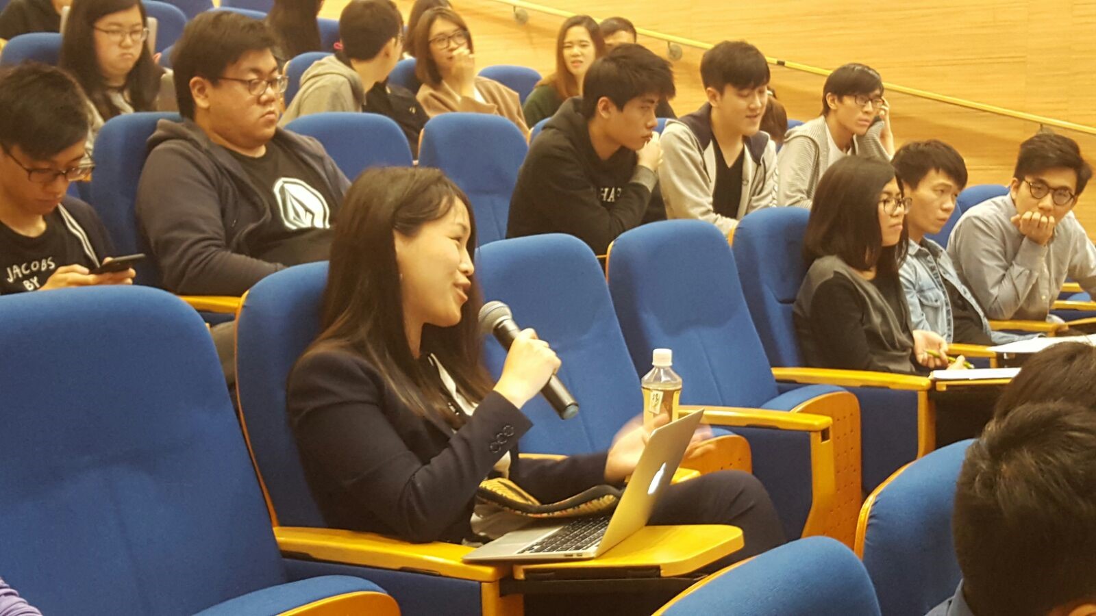 Dr. Linsey Chen participated in the discussion on cross-border insolvency during the seminar.